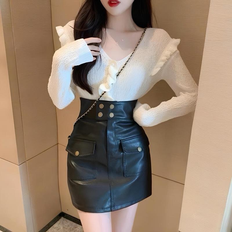 Chân váy da chữ a 4 khuy sọc có quần bên trong chân váy dáng ngắn phong cách cá tính chân váy cao cấp Voan Women Nữ