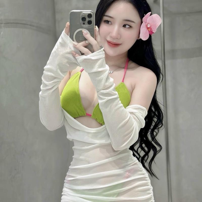 Sét đi biển gồm bra vải tăm lạnh có mút ngực dày dặn bikini hai lớp kèm đầm von lưới chuẩn hình cao cấp