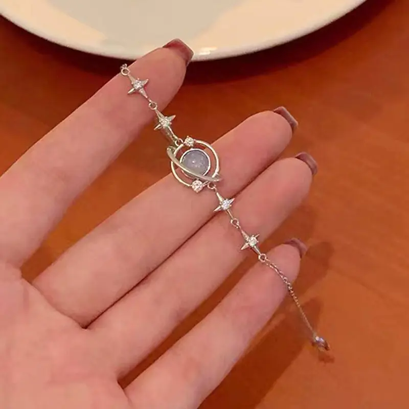 Vòng Tay, Thiết Kế Độc Đáo Và Đẹp Mắt, Dành Cho Nữ, Thích Hợp Cho Bạn Gái, Giá Cả Phải Chăng, Sang Trọng, Cảm Giác Cao Cấp 3