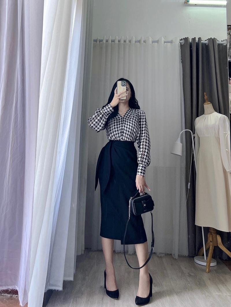 Product Introduction of Áo sơmi hoạ tiết nanh sói - houndstooth Top Nữ 2
