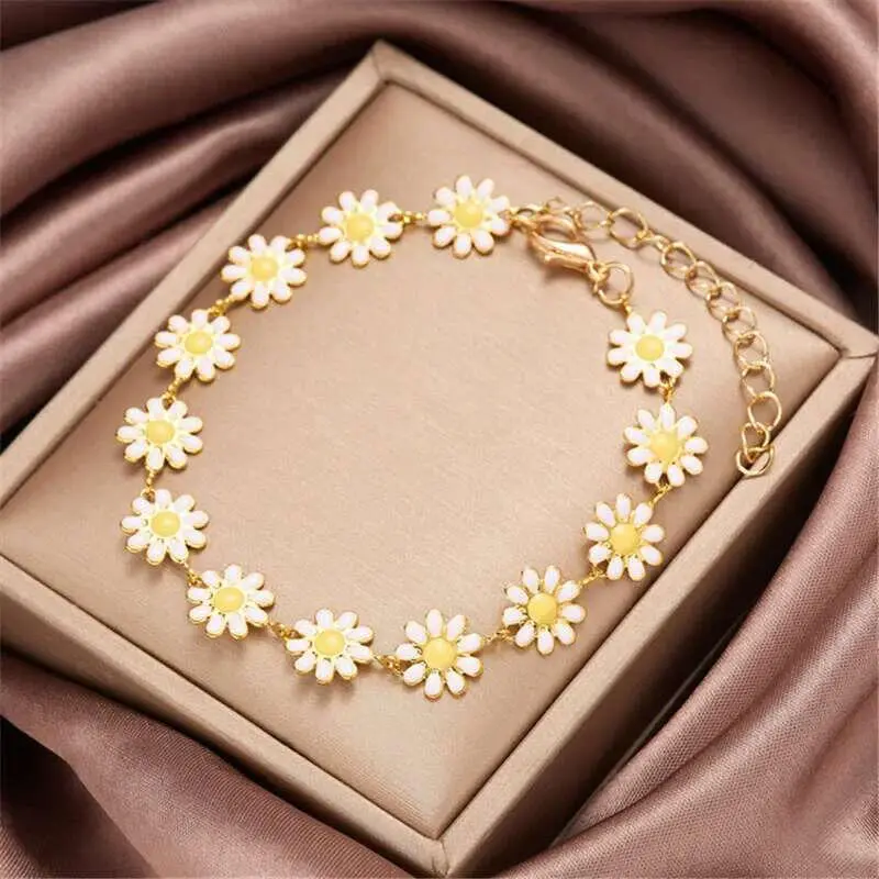 Fashion Trend Unique Design Elegant Delicate Small Daisy wer Butterfly Bracelet Women Jewelry Wedding Party Gift Wholesale