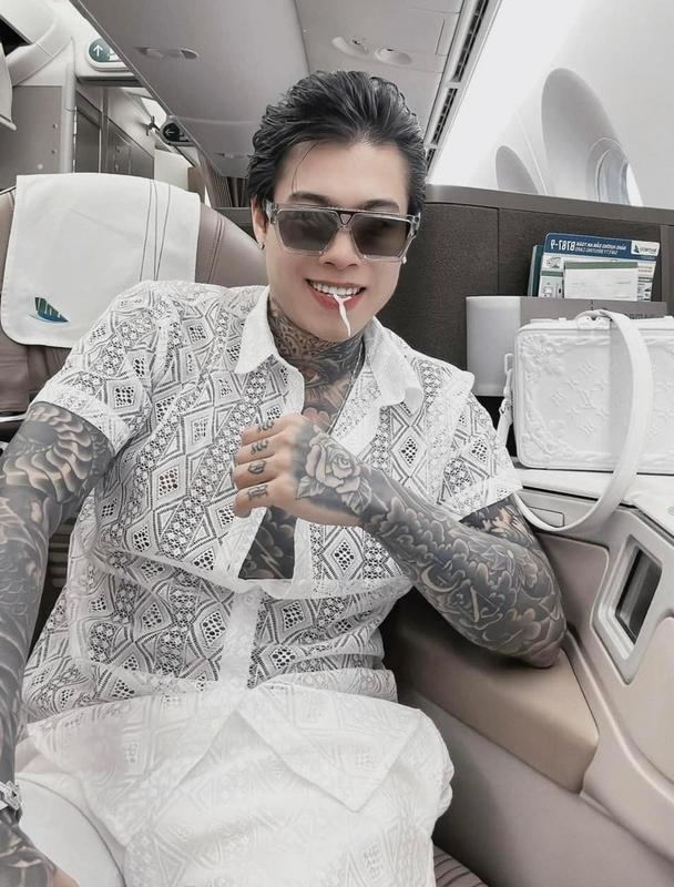 Bộ quần áo nam ren lỗ Cách Tân màu trắng