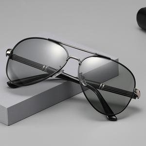 แว่นกันแดดโพลาไรซ์สำหรับผู้ชาย เปลี่ยนสีได้ แฟชั่นคลาสสิก รุ่นระเบิด กระจกคางคก เหมาะสำหรับขับรถ แว่นกันแดดผู้ชาย