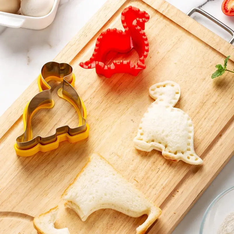 Dinosaur Shape Bread Cutter Mold, 1 Count DIY Stainless Steel Sandwich Cutter Sealer, Sandwich Maker Mold, Kitchen Accessories, Slicer 2