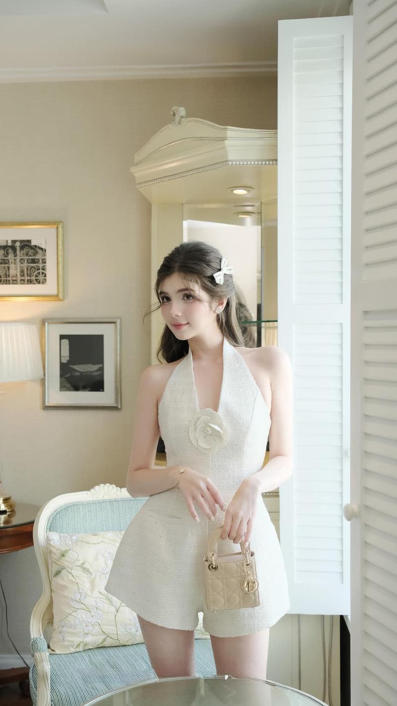 Product Introduction of P84 - Jumpsuit tiểu thư vại dạ tweed cổ yếm phối hoa trà dáng ngắn xinh xắn 7
