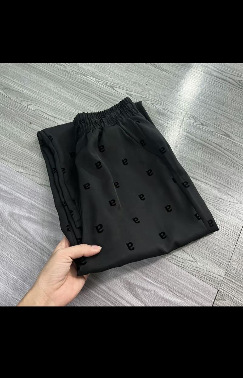 Product Introduction of [Xả Kho] QUẦN LỤA ỐNG SUÔNG CHỮ HOẠ TIẾT DẬP NỔI 3D Cao Cấp Loại 1 Nữ Women Kem Voi 4