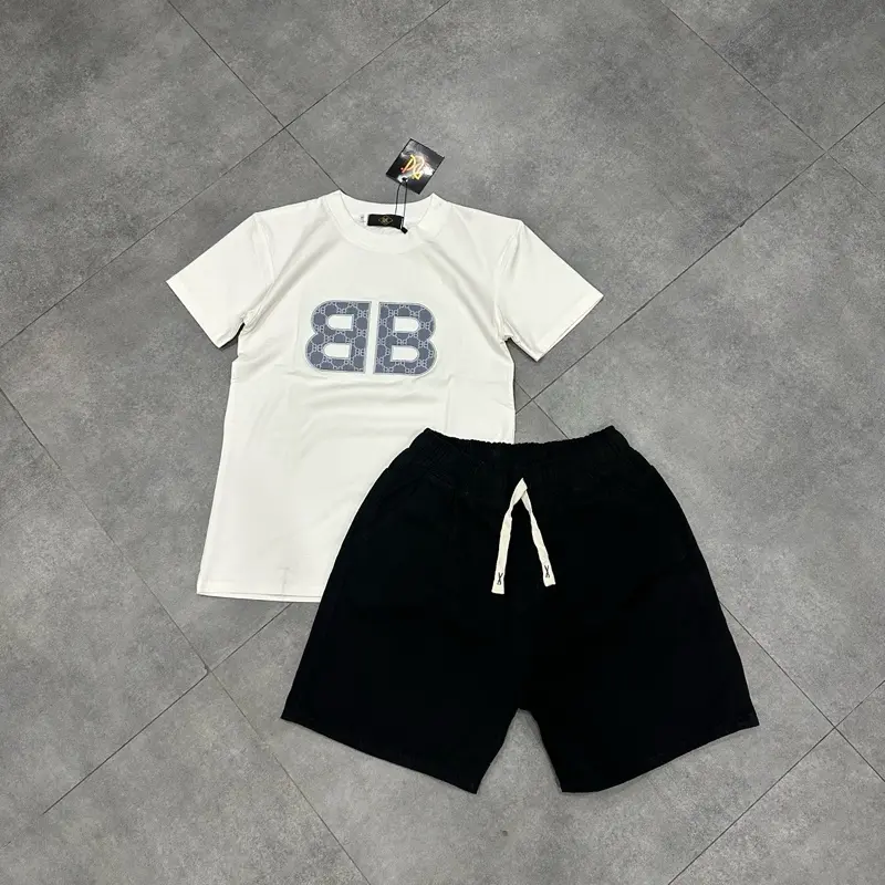 Bộ áo thun thêu logo BB và quần short jean đen