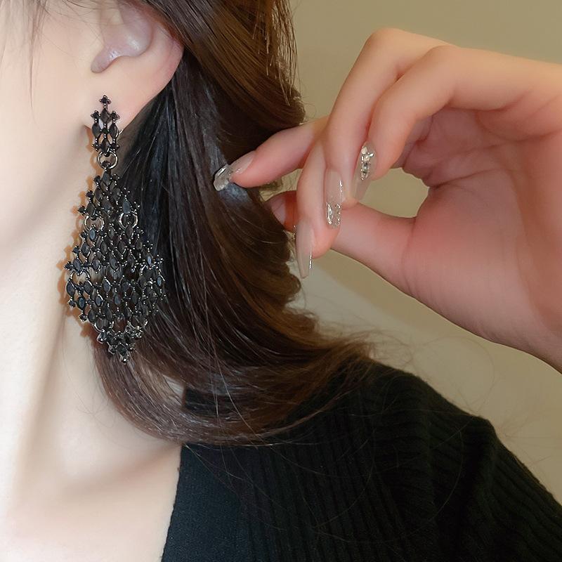 Product Introduction of Silver Needle Dark Style Diamond-Embedded Rhombus Earrings European and American Niche High-Profile Earrings Personalized Temperament Earrings Light Luxury High Sense 8
