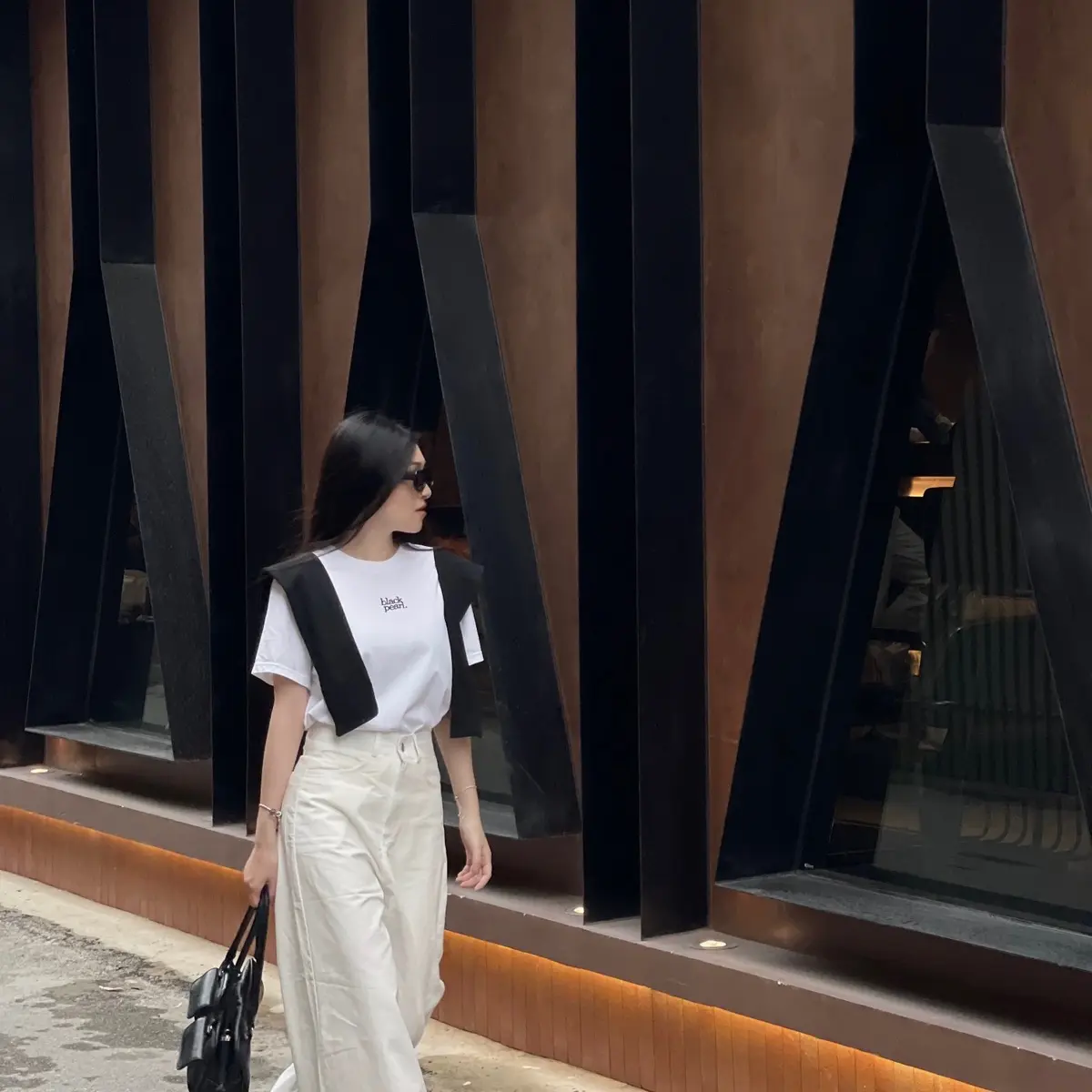 Áo Thun Nữ Baby Tee JUSTDUN B1 – Thêu “BLACK PEARL”, Chất Cotton Mềm Mịn, Co Giãn Nhẹ, Form Gọn Trẻ Trung | BigBuy360 - bigbuy360.vn Áo Thun Nữ Baby Tee JUSTDUN B1 – Thêu “BLACK PEARL”, Chất Cotton Mềm Mịn, Co Giãn Nhẹ, Form Gọn Trẻ Trung | BigBuy360 - bigbuy360.vn