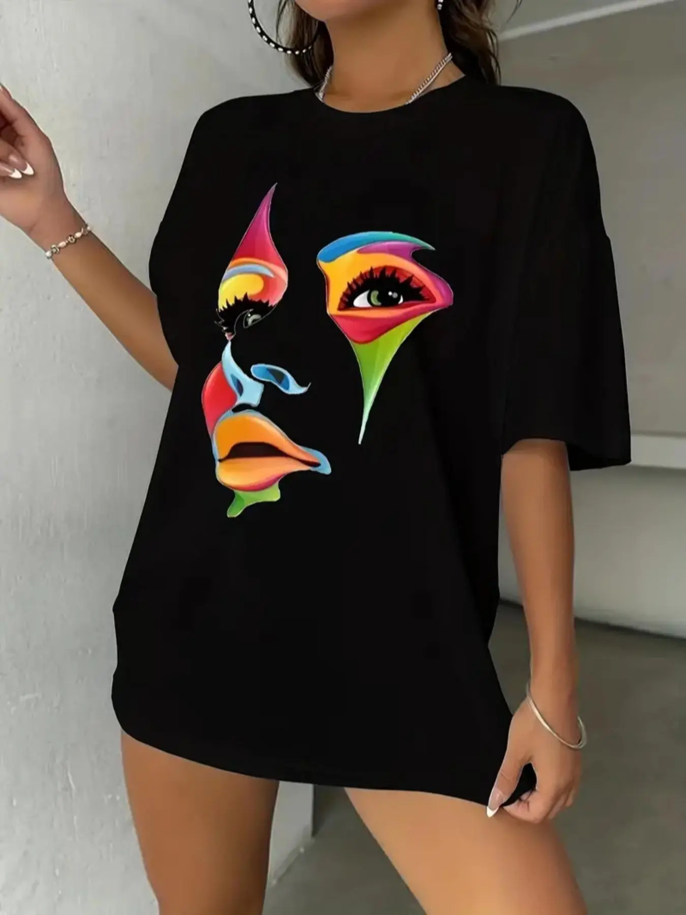 Women's Oversized Figure Drop Shoulder Tee, Loose Fashion Graphic Short Sleeve Crew Neck Summer T-shirt, T Shirts for Women, Please Purchase One Size Smaller