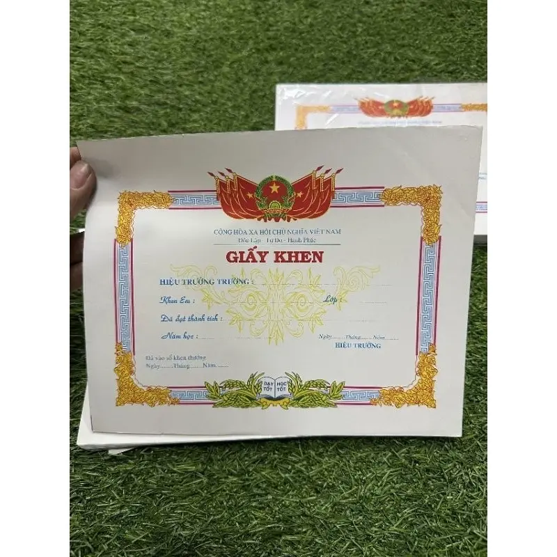 ￼Giấy khen khổ A4, A5 xấp 100 tờ. Mực in đẹp,  sắc nét, dày dặn 4