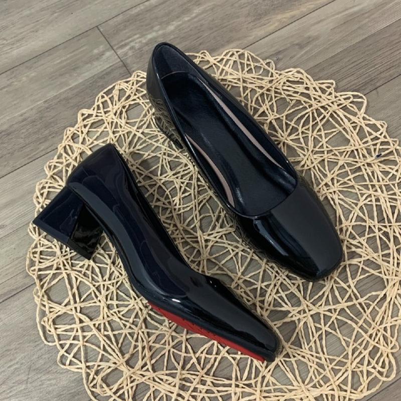 Giày cao gót to 3 phân da bóng mũi vuông  có 3 màu đen, trắng và kem size từ 35 đến 42 Gót trung bình (3-5 cm)