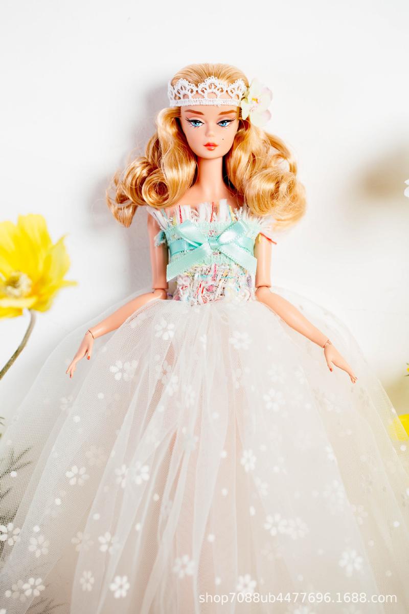 Product Introduction of Xianxian Supermodel Doll Dress Accessories 30cm European and American Style Original Fashion Dress Set 25