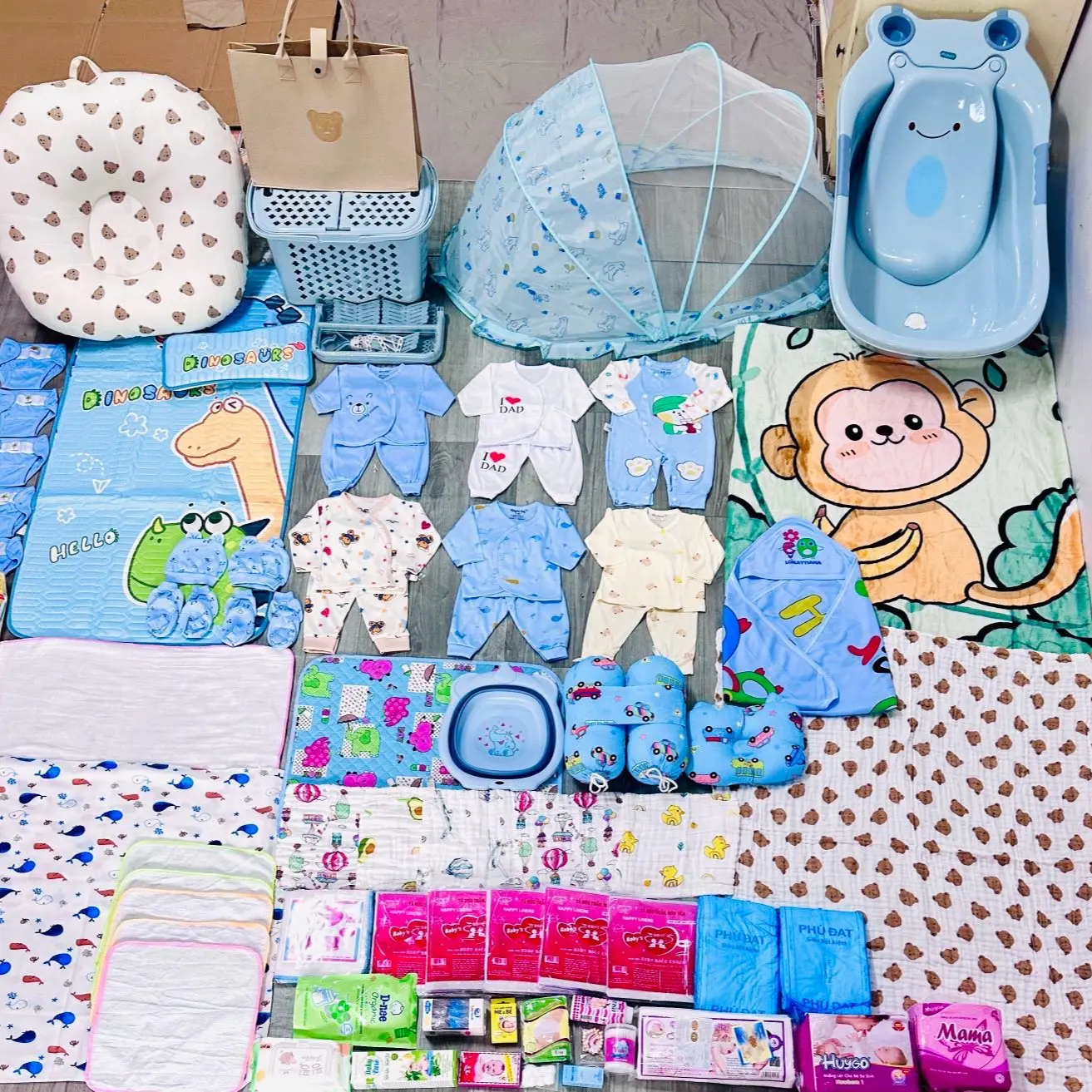 COMBO ĐI SINH CHO MẸ VÀ BÉ T1 ( GỒM QUẦN ÁO VÀ VẬT DỤNG CẦN THIẾT) TẶNG NỆM CHỐNG TRÀO NGƯỢC, TÚI GẤU BỈM SỮA VÀ CÁC ĐỒ CẦN THIẾT CHO BÉ  quanao tresosinh thu bình