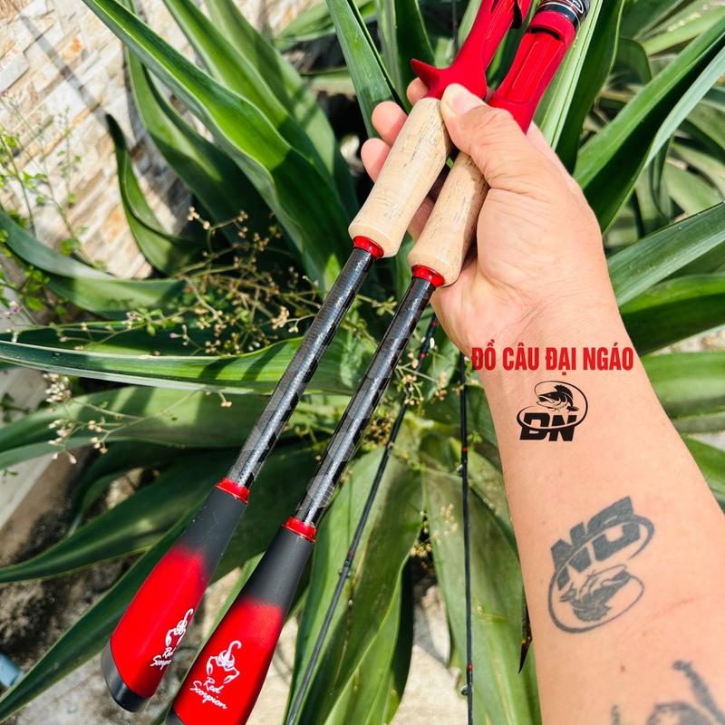 CẦN CÂU CÁ LURE BỌ CẠP ĐẠI NGÁO BẢN NÂNG CẤP CACBON XOẮN Cần đứng Khoen Đề Ba To kèm khóa lure khớp nối hở cần nhẹ có ngọn thay thế