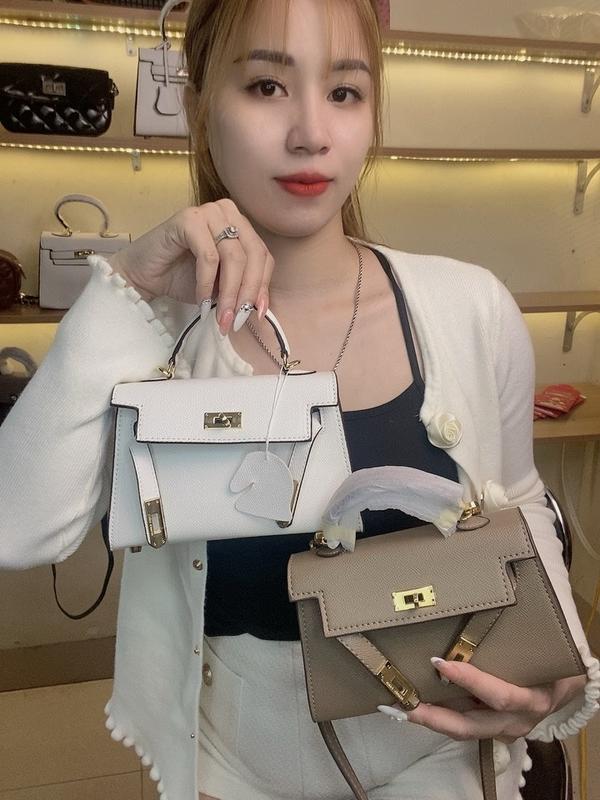 Túi Xách19 Nữ Hát Mờ Đeo Chéo Cầm Tay Khóa Vàng - Khóa Bạc Size 19 - Size 22 Da Sần Hạt Gạo B