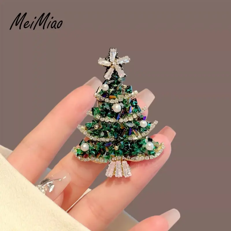 Cute Japanese Style Christmas Tree Brooch Fashion Luxury Diamond Personalized Pin Suit Jacket Ornament Christmas Gift