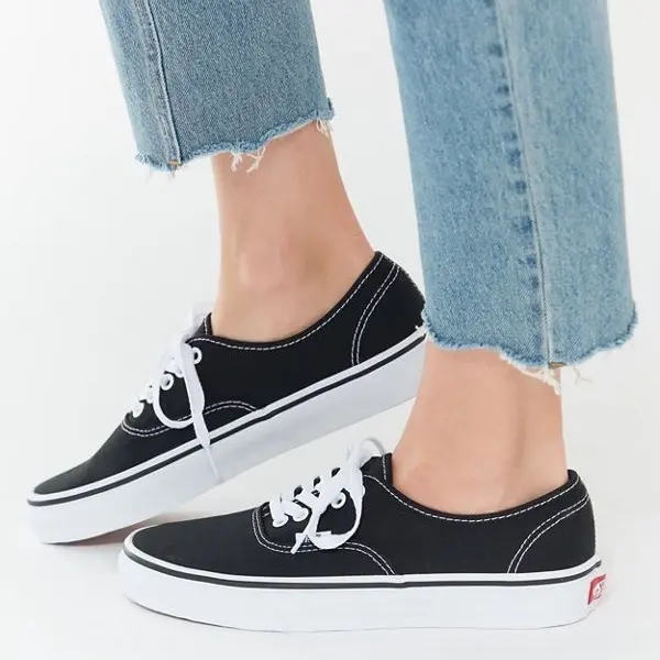 Sepatu Authentic Black-White Original 100% Bisa COD