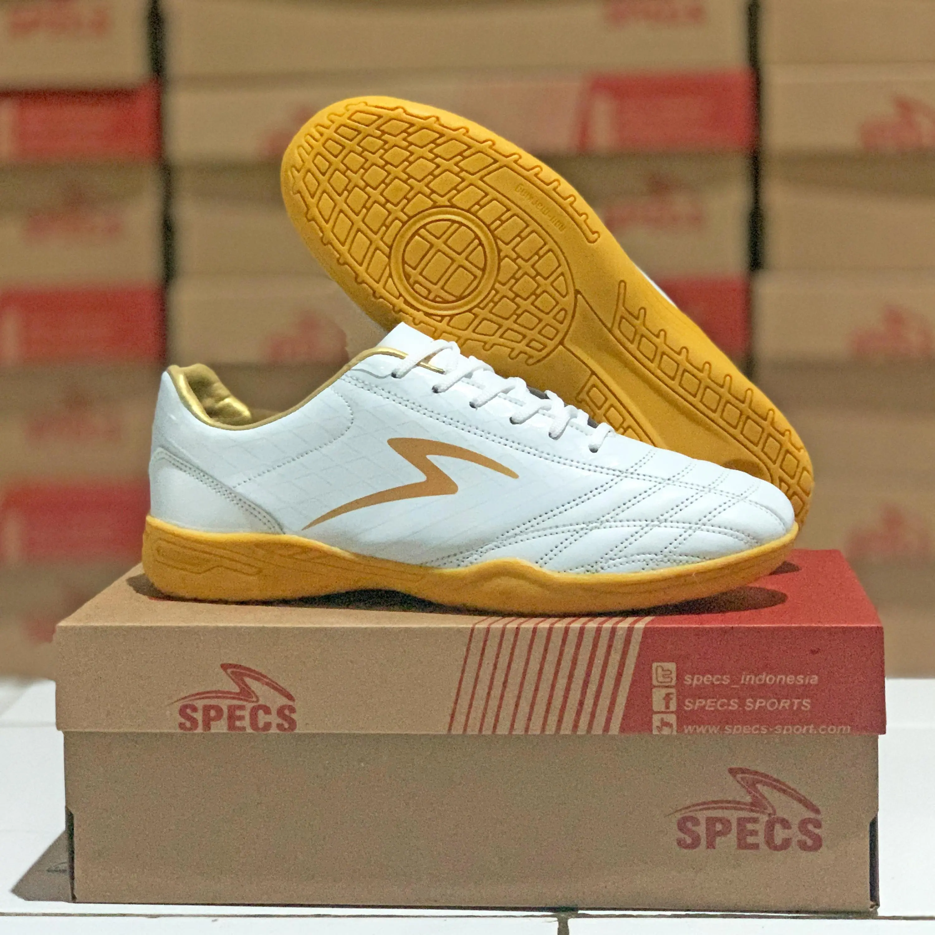 Sepatu futsal specs infinity abu abu silverterbaru bonus kaos kaki deker jaitan
