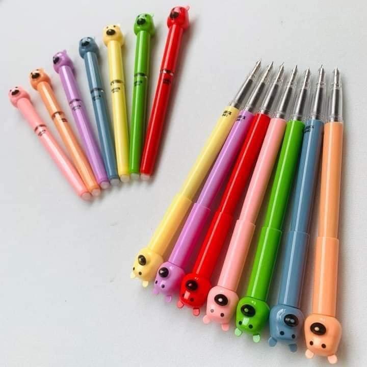 10 bút gấu có gắn đầu xoá, bên trong có pittong bơm mực, bút có thể bơm mực hoặc gắn ống mực xoá