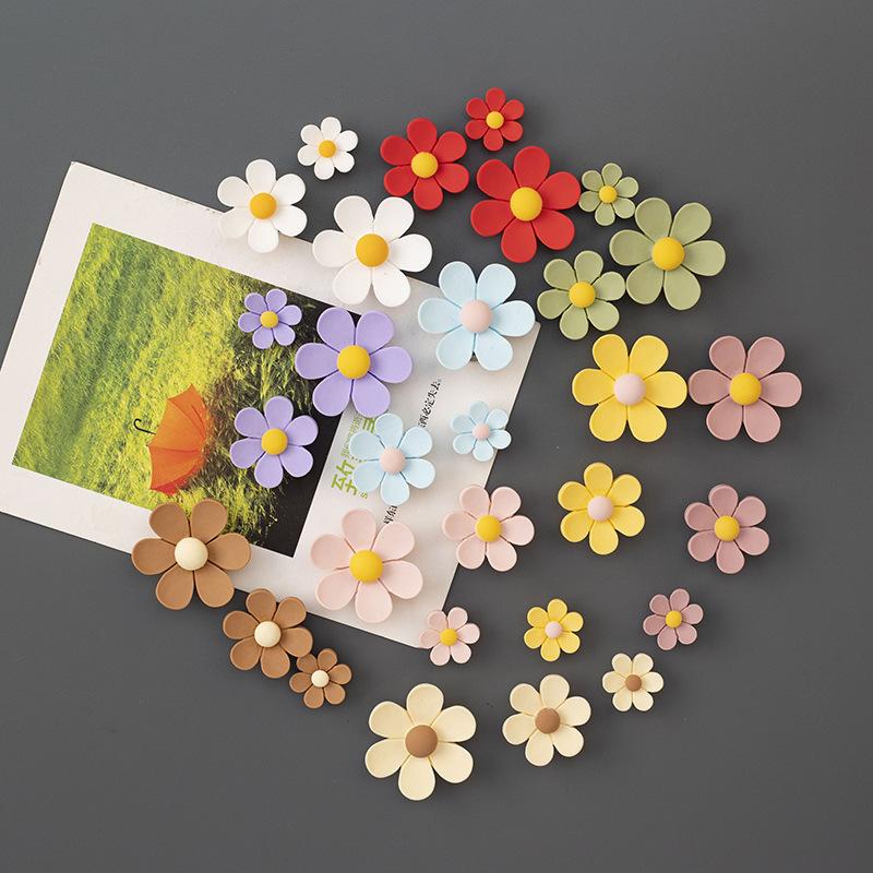 Product Introduction of 3PCS Colorful Five-petal Flower Refrigerator Stickers Cute Little Daisy Flowers Elegant Small Flowers Japanese Fresh Three-dimensional Resin Magnetic Stickers 16
