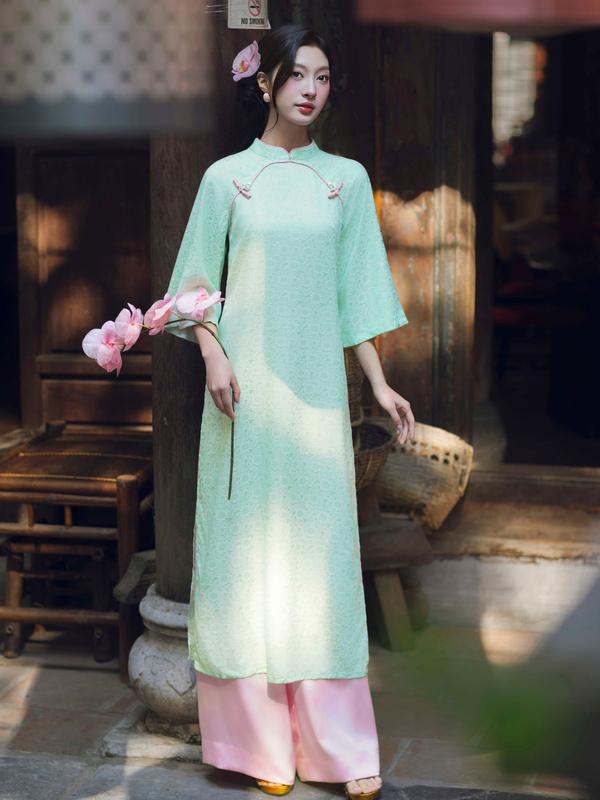 JOVEN Áo Dài Nữ Minh Khuê Cổ Trụ Họa Tiết Hoa Chìm Trên Bề Mặt Thanh Lịch (KHÔNG KÈM QUẦN)