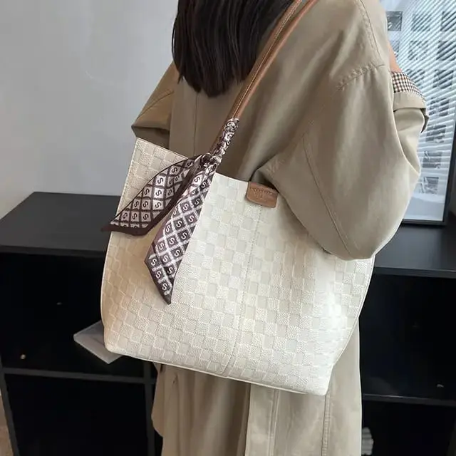 [Beli Lokal] ISYANA - Tas wanita - taswanita terbaru - totebag wanita - Tote bag wanita kekinian (free syal) Hitam Kantong