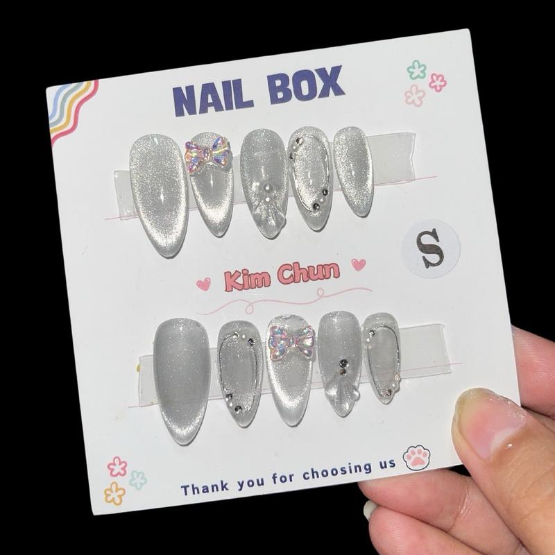 G117: Nailbox thiết kế mắt mèo ánh trăng bạc form tròn nhọn