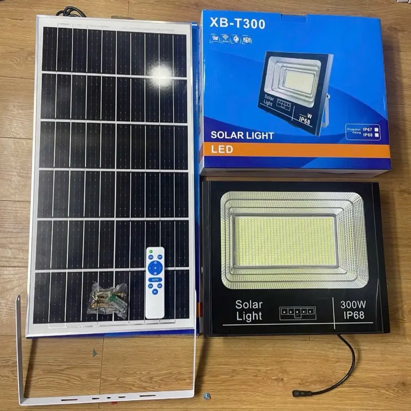 Đèn năng lượng mặt trời chính hãng 300w