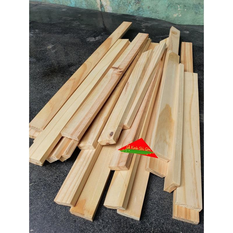 Thanh gỗ thông dày 1cm x rộng 3cm x dài 60cm-50cm-40cm-30cm dùng làm nẹp chỉ,…