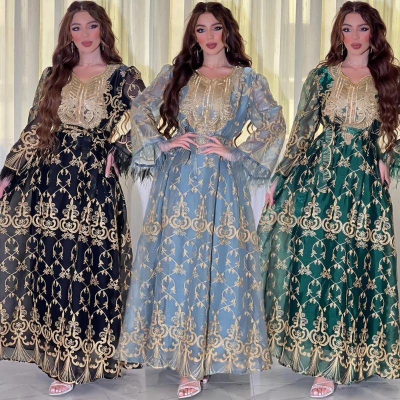 Product Introduction of New Embroidered Sticker Dress Muslim Party Banquet Robe 2