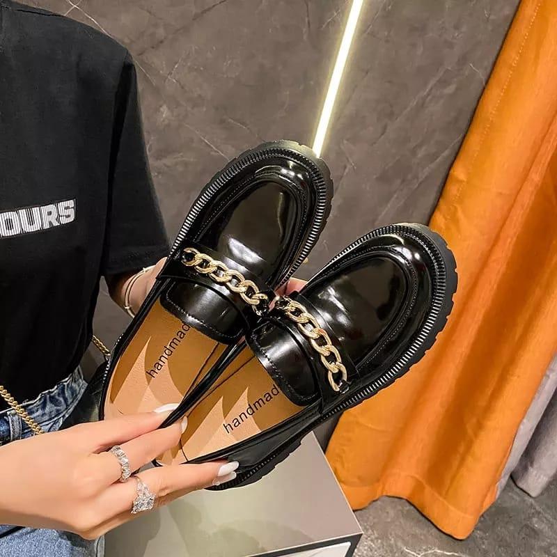 FMS- Sepatu Wanita Loafers Rantai Besi ''CLAUDIA'' Black And White Glosy PREMIUM B277 1