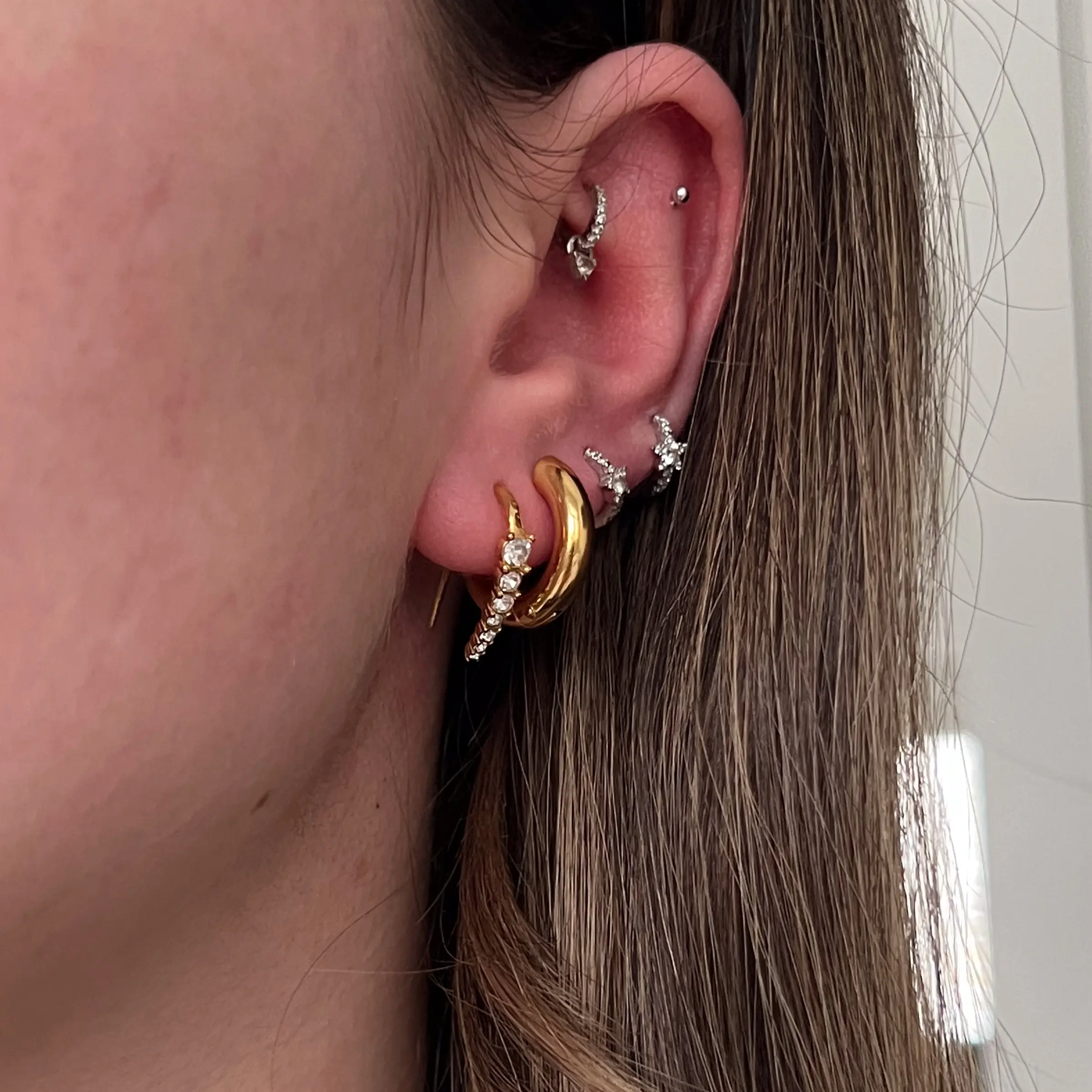 GLOWYBYCHLOE x VINX Jillian Drop Earrings (Clear, Pearl)