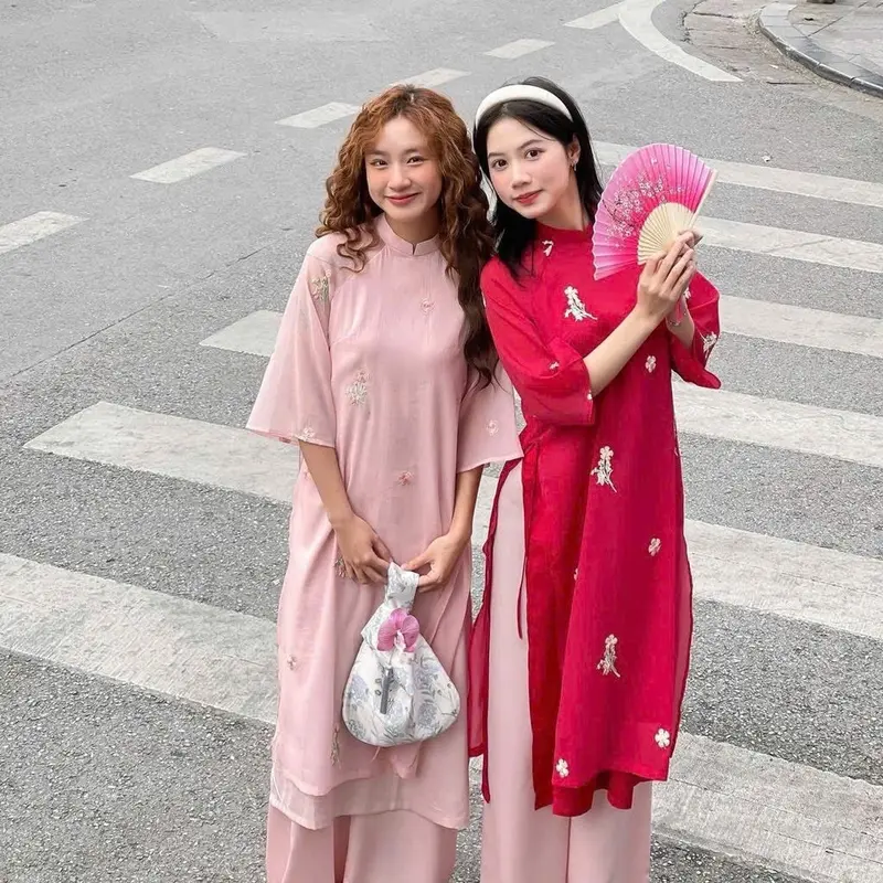 Áo dài cách tân 4 tà mềm mại chất vải tơ thêu hoa tinh sảo - Áo Dài Thanh Diệu 0