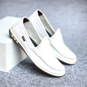 [BAYAR DI TEMPAT] COD_Sepatu Pria Kasual Slip On Kulit Asli Nyaman Dipakai SOLE PRESS MACHINE Lebih Kuat OUTSOLE KARET Lentur Tidak Licin Hitam Flat Shoes