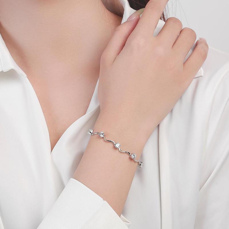 - Lắc tay thiết kế gợn sóng nước đính đá Zircon vuông lấp lánh 3