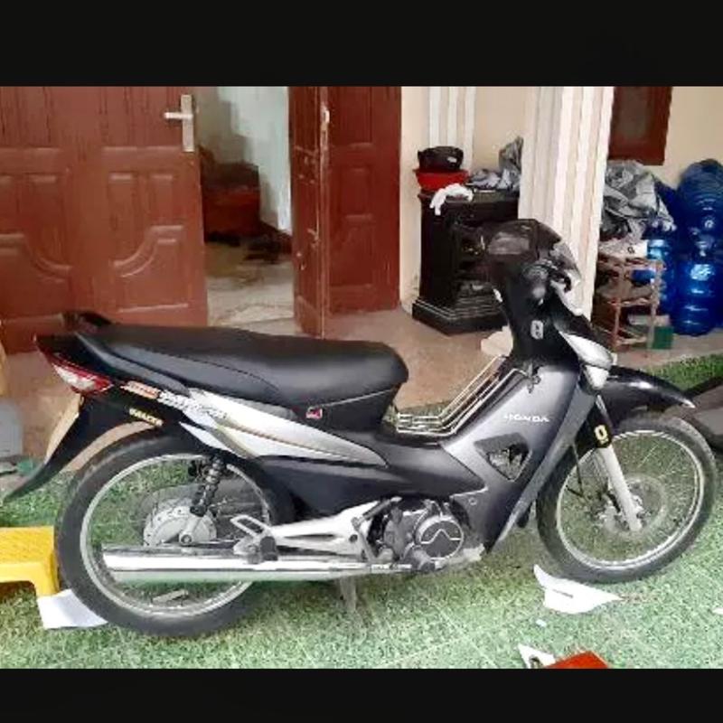 Bộ tem Honda wave s 100 2007 màu đen hàng nhập Thái Lan 3 lớp chất lượng cao dành riêng cho dòng xe này , tem in lụa màu sắc cực đẹp và bền, giá bán cực tốt bán lẻ như bán sỉ Nhãn Dán