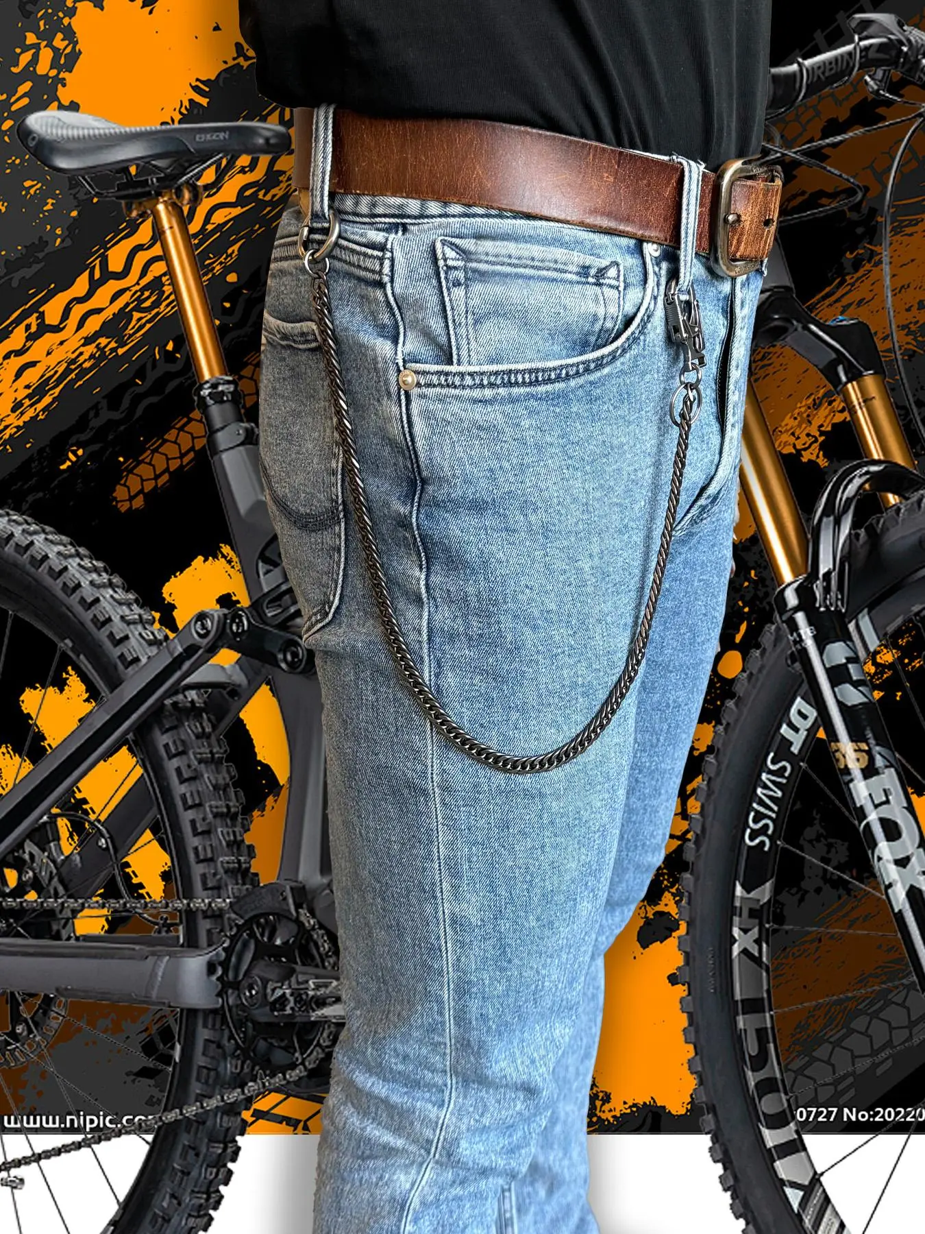 Punk Style Chain Keychain, Stainless Steel Keychain for Men, Fashion EDC Pocket Accessories for Outdoor Camping Hiking, Durable Long Keychain with Double Lock Carabiner