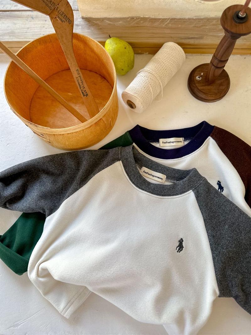 Product Introduction of Children'S Base Shirt 2023 Autumn And Winter Edition, Boys And Girls Color Blocked Raglan Sleeve T-Shirt, Baby German Velvet Long Sleeved Inner Layer 23