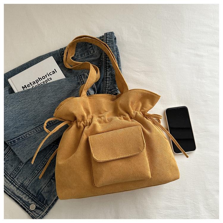 Product Introduction of New Korean Style Simple Shoulder Bag for Women with Drawstring Design, Fashionable Niche Commuter Underarm Bag, Elegant Versatile Handbag 12