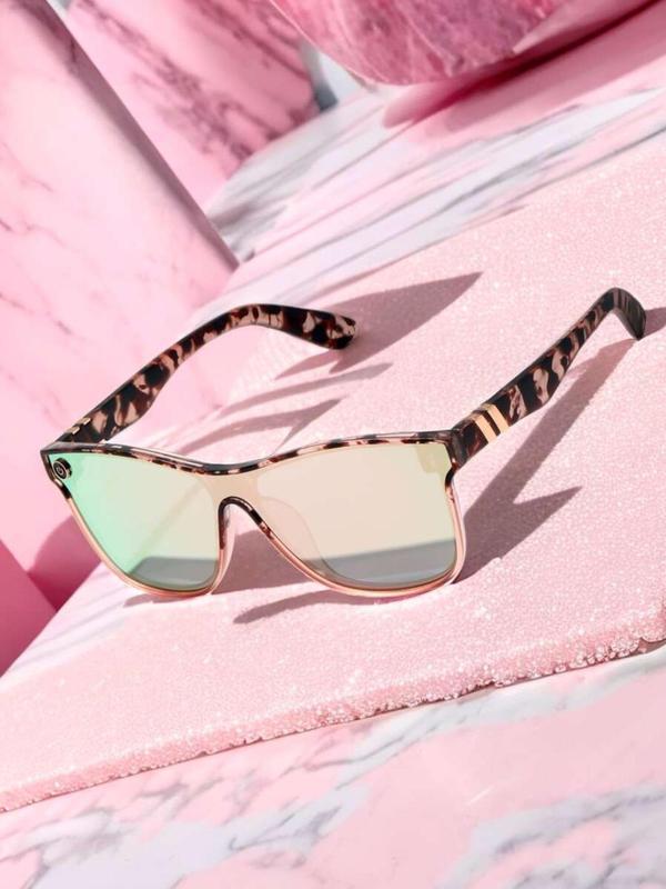 1 Pair Summer Square Frame Sunglasses, New Fashion Travel Accessories for Women & Men, Lightweight and Durable for Outdoor Sun Protection Glasses for Daily Use Travel Accessories 1
