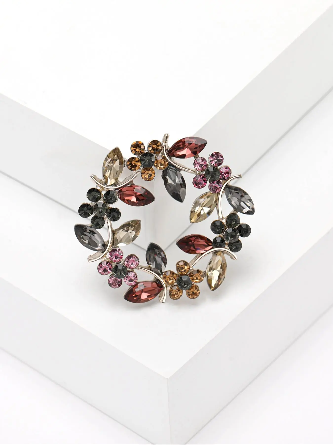 Rhinestone Garland Design Brooch, Elegant Decorative Jewelry For Women, Casual Clothes Accessories For Daily Wear