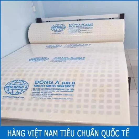 NỆM GOLD ĐÔNG Á ĐỘ DÀY 15CM 1 mặt lỗ tròn +1 mặt lỗ vuông Tặng 1 ga nêm giá tại nhà máy