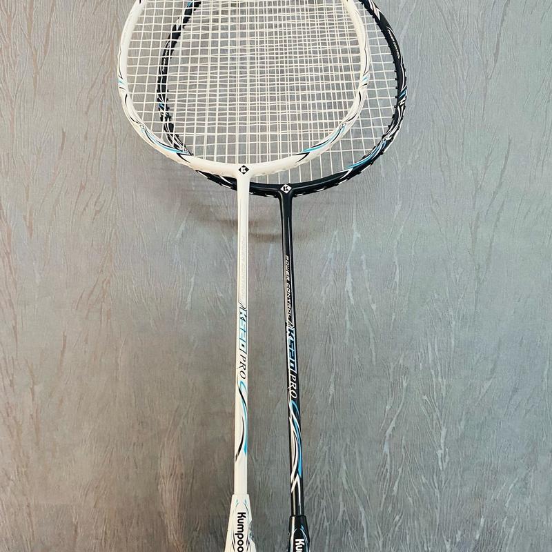 Vợt cầu lông chinh hãng kumpoo k520 pro đen + trắng,căng sẵn 11kg(max12.8kg) tặng quấn cán vợt + bao vợt Cán Vợt Sport Cacbon kumpoo