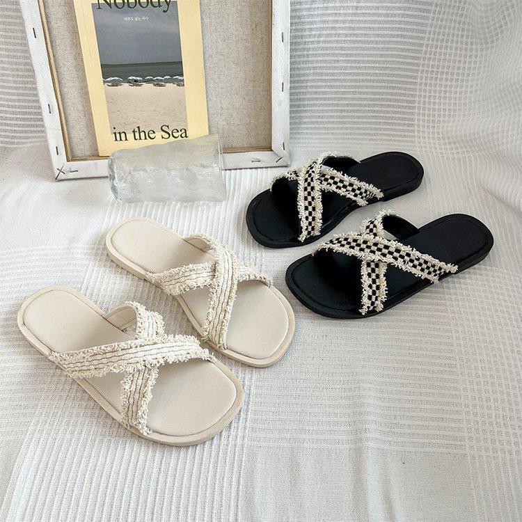 Product Introduction of Flip-flops, square toe, black and white check, fashion, slip-on sandals 2