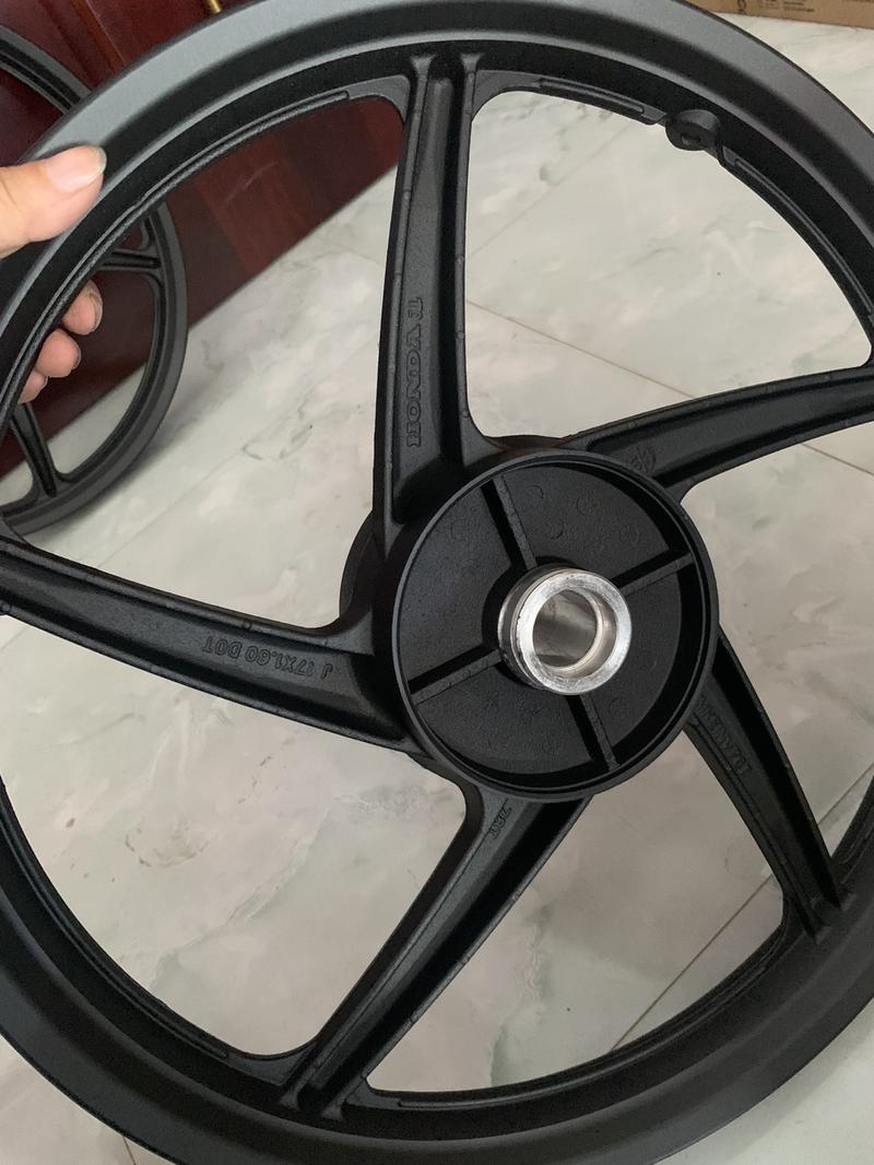 Product Introduction of Mâm đúc thương hiệu VẠN XUÂN ,hàng mới chưa qua sử dụng,dùng cho những dòng xe wave,Rs,s110 ,xe phanh đùm hay xe đĩa thì đều có,giúp xe vận hành chắc chắn và không sợ bị mục vành,tuổi thọ xe được bảo đảm hơn Phụ Tùng Phụ Kiện 9