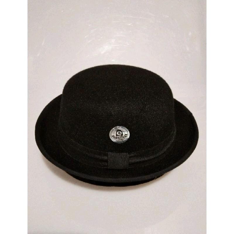 Topi Caplin 0