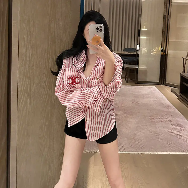 Áo Sơ Mi Sọc Hồng Thêu Thương Hiệu Thời Trang Đặc Biệt Dành Cho Phụ Nữ, Hàng Mới Về Mùa Xuân 2024, Phong Cách Phương Tây, Trông Trẻ Trung, Áo Sơ Mi Đơn Giản