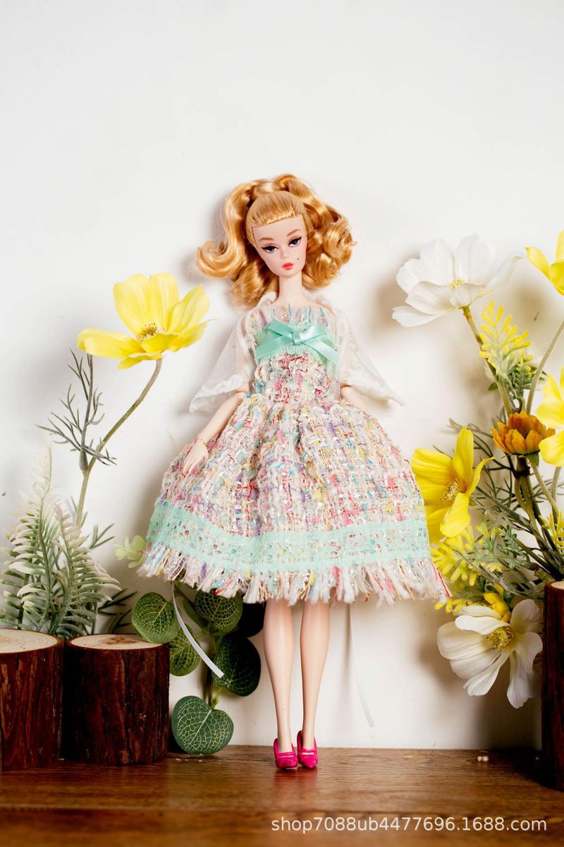 Product Introduction of Xianxian Supermodel Doll Dress Accessories 30cm European and American Style Original Fashion Dress Set 18