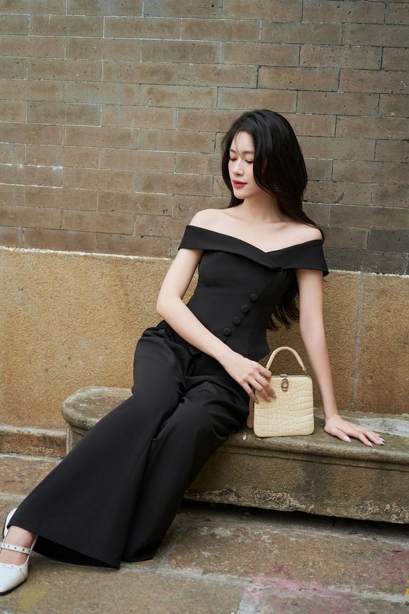 Product Introduction of Vella Fashion - Quần culottes nữ đen / trắng có túi VQ23140 36